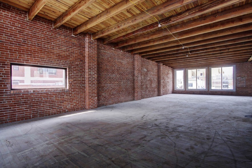 More Photos Of 1816 Walnut St, Kansas City Office For Sale