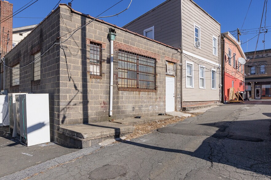 More Photos Of 7 New Main St, Haverstraw Storefront Retail Residential For Lease