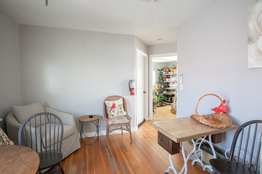 More Photos Of 319 Main St N, Kimberly Warehouse For Sale