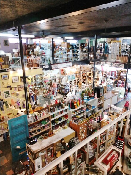 More Photos Of 264 W 6th Ave, Junction City Storefront For Sale