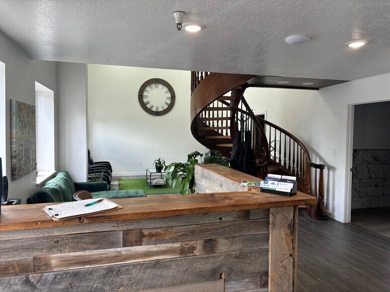 More Photos Of 1657 N State St, Lehi Manufacturing For Sale