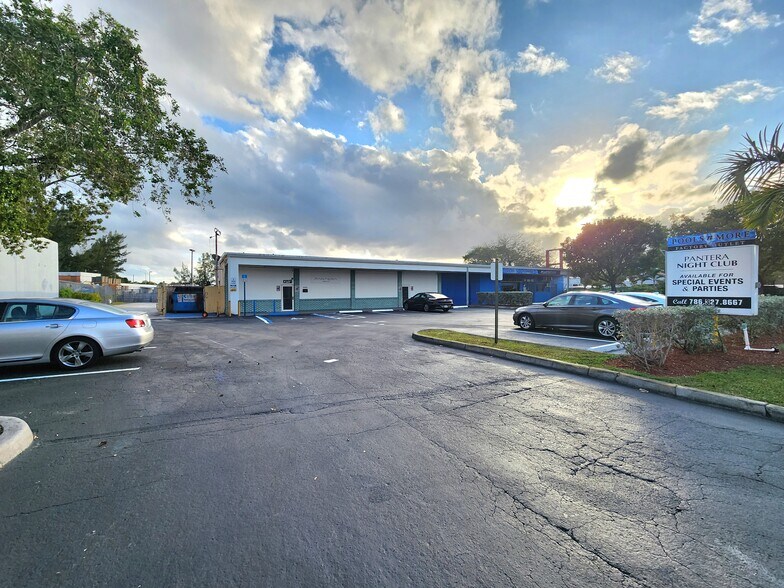Primary Photo Of 4410 Peters Rd, Plantation General Retail For Sale