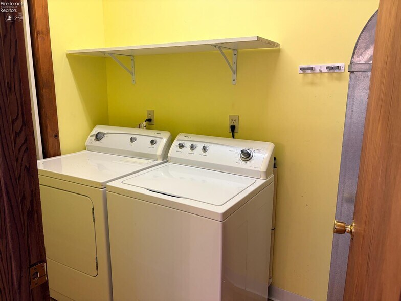 More Photos Of 418 Main st, Risingsun General Retail For Sale