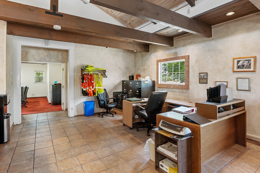 More Photos Of 2399 N State Street, Ukiah Manufacturing For Lease