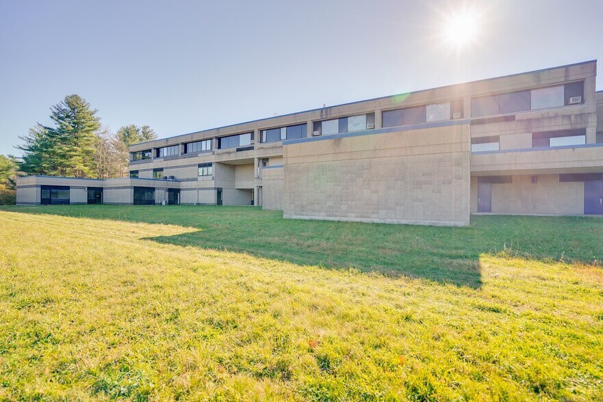 More Photos Of 275 Portsmouth Ave, Stratham Light Manufacturing For Sale