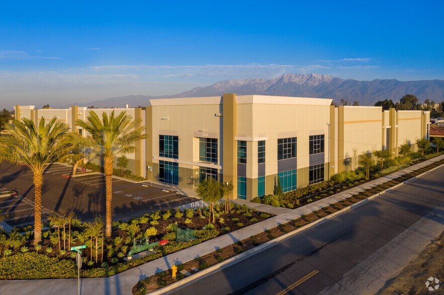 More Photos Of 15850 Slover Ave, Fontana Distribution For Lease