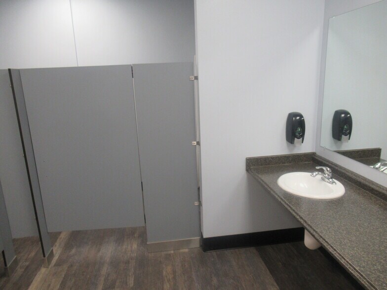 More Photos Of 1830 Scout Pl, Ferndale Warehouse For Sale