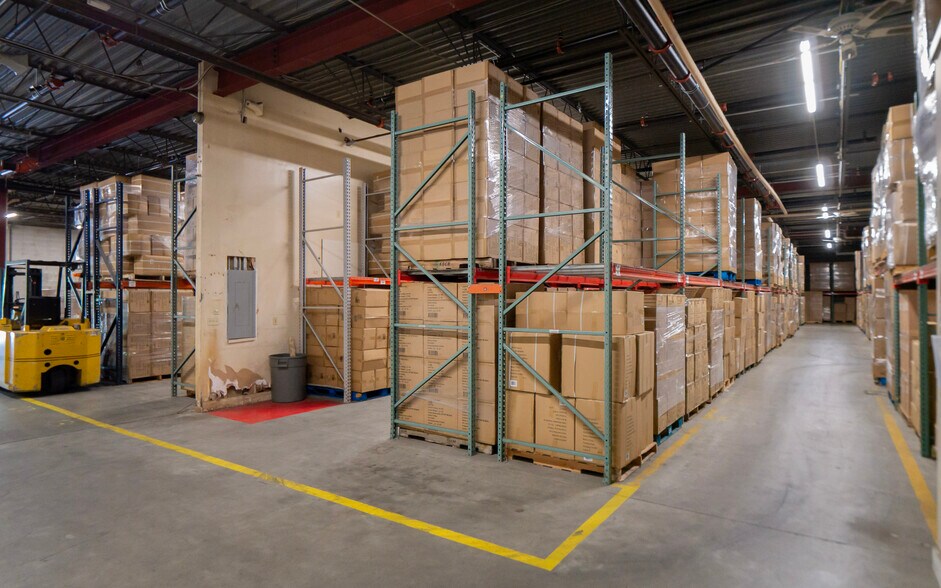 More Photos Of 72 Johnny Cake Hill Rd, Middletown Distribution For Sale