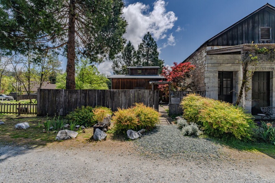 More Photos Of 21376 Consolation St, Volcano Specialty For Sale