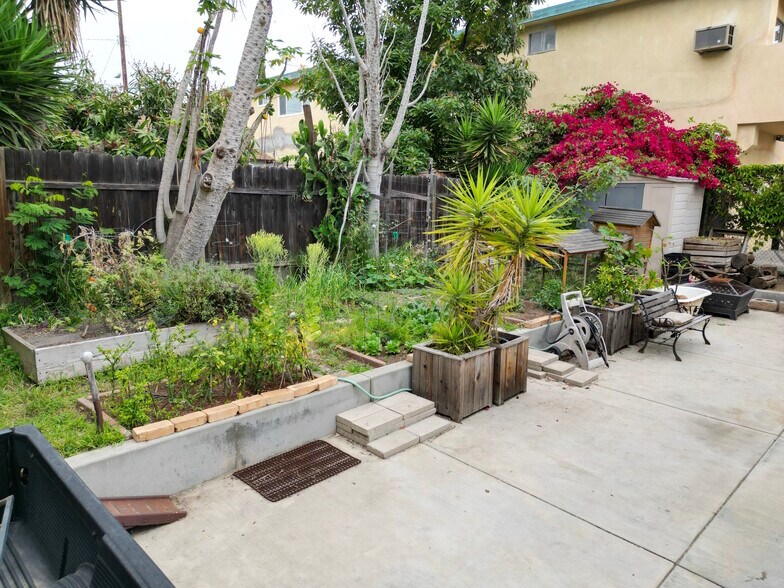 More Photos Of 5237 Lexington Ave, Los Angeles Apartments For Sale