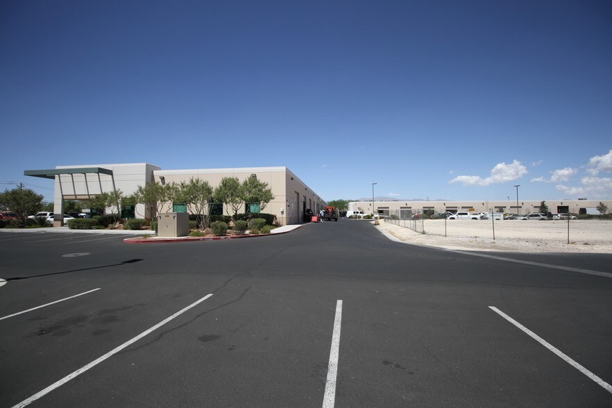 24102430 N Decatur Blvd, Las Vegas, NV 89108 Flex/R&D For Lease