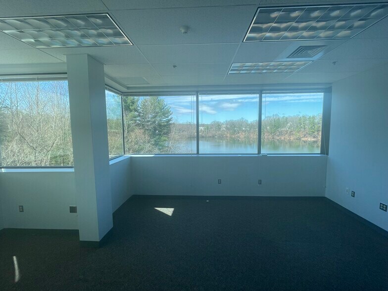 More Photos Of 10 Executive Dr, Farmington Office For Lease