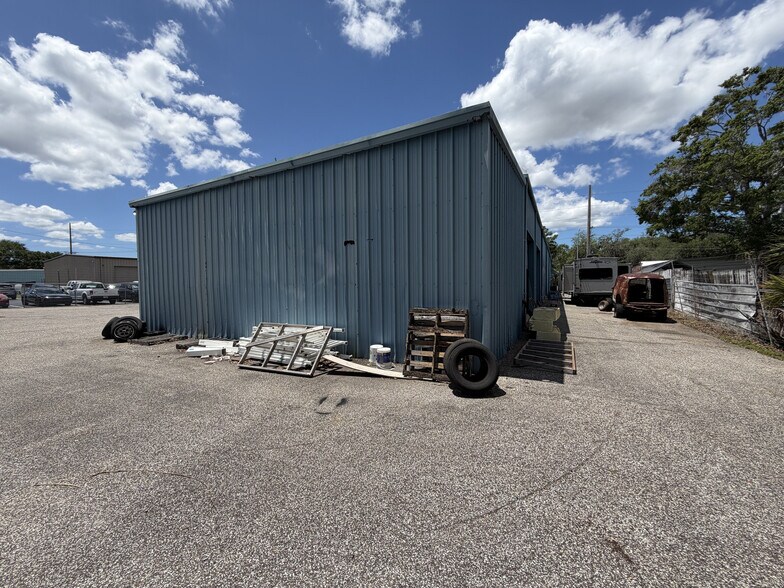 More Photos Of 15921 N Florida Ave, Lutz Warehouse For Lease