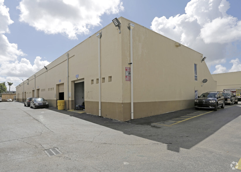 More Photos Of 5052-5094 NW 74th Ave, Miami Light Distribution For Lease
