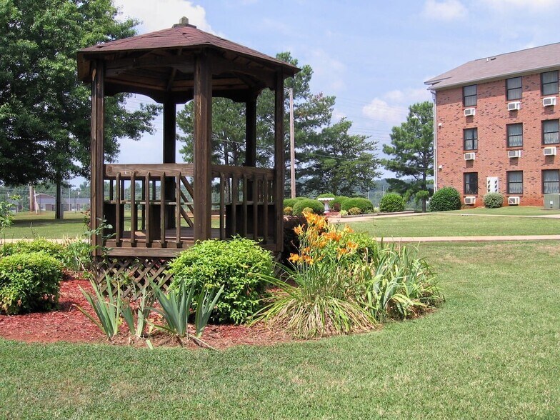 More Photos Of 100 Village Sq, Russellville Apartments For Sale