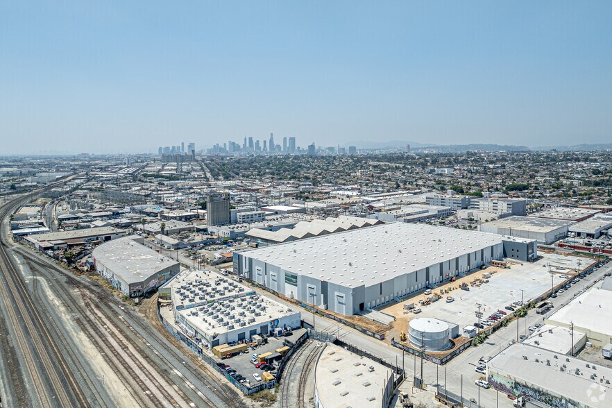 More Photos Of 3690 Union Pacific Ave, Los Angeles Distribution For Lease
