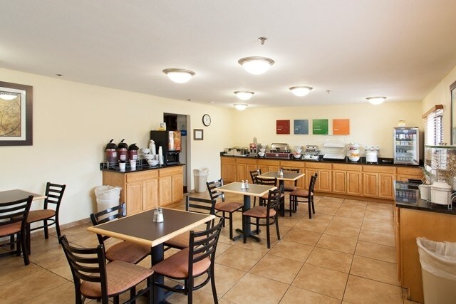 More Photos Of 1646 N Lafayette St, Macomb Hotel For Sale