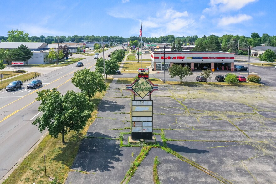 More Photos Of 2865-2885 Bay Rd, Saginaw Freestanding For Sale