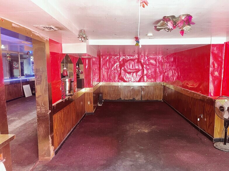 More Photos Of 93 1st Ave, New York Apartments For Lease