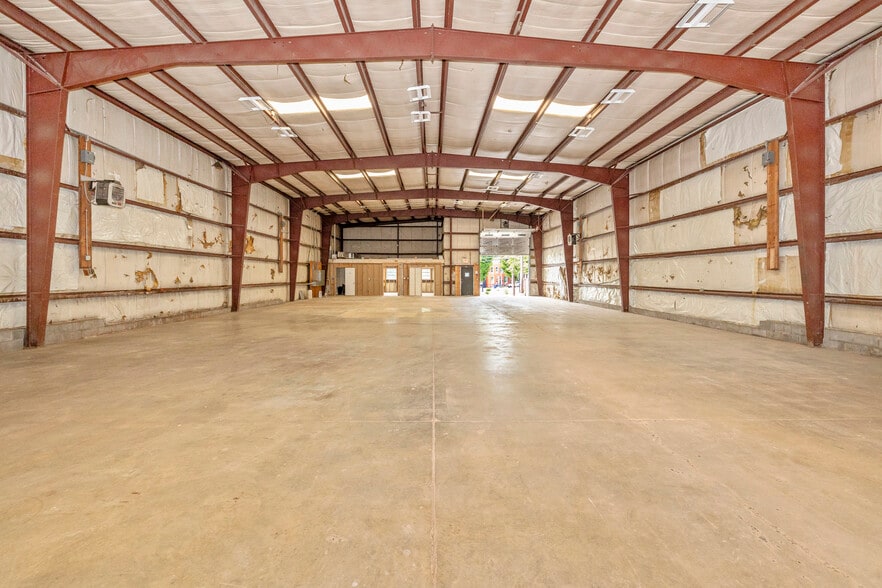 More Photos Of 329 E 2nd St, Frederick Warehouse For Lease