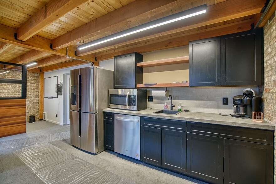More Photos Of 851 E Hwy 224, Denver Warehouse For Sale