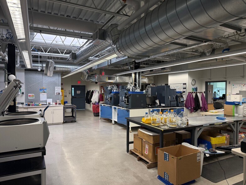 More Photos Of 211 Circuit Dr, North Kingstown Research And Development For Sale