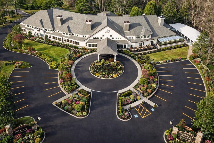 Primary Photo Of 160 Pawtucket Blvd, Tyngsborough Hotel For Sale