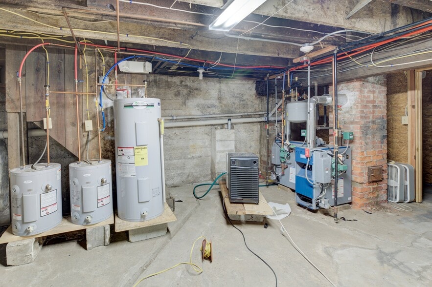 More Photos Of 257 Warren Ave, East Providence Storefront For Sale