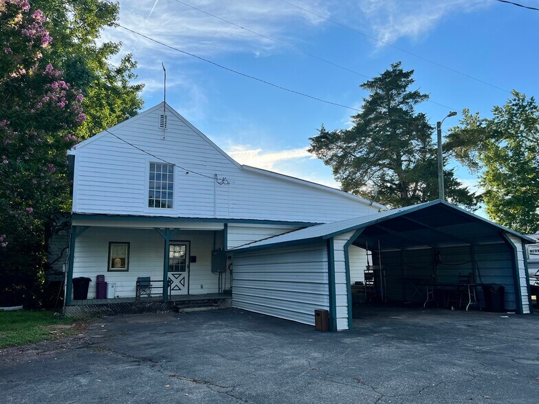 More Photos Of 8214 Panther Lake Rd, Willow Spring Flex For Lease