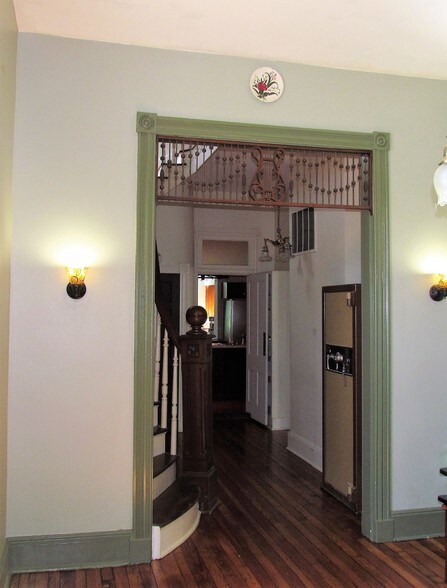 More Photos Of 33 W Main St, New Market Office For Sale