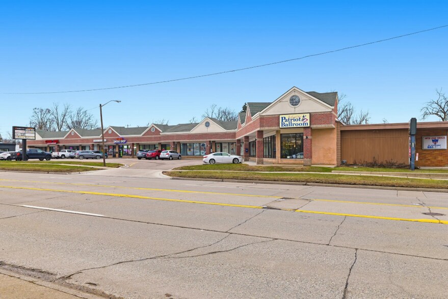 More Photos Of 1052-1072 W Huron St, Waterford Freestanding For Lease