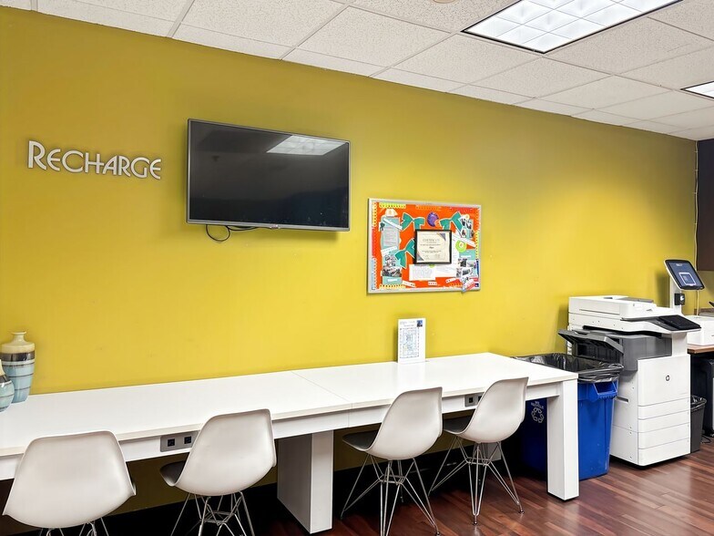 More Photos Of 9330 Lyndon B Johnson Fwy, Dallas Office For Lease