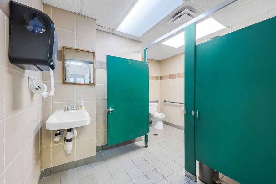 More Photos Of 10493 Stringfellow Rd, Saint James City Storefront Retail Office For Sale