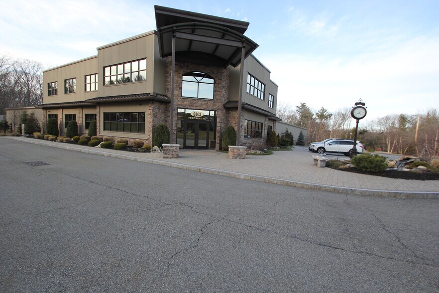 More Photos Of 2302 Turnpike St, North Andover General Retail For Lease