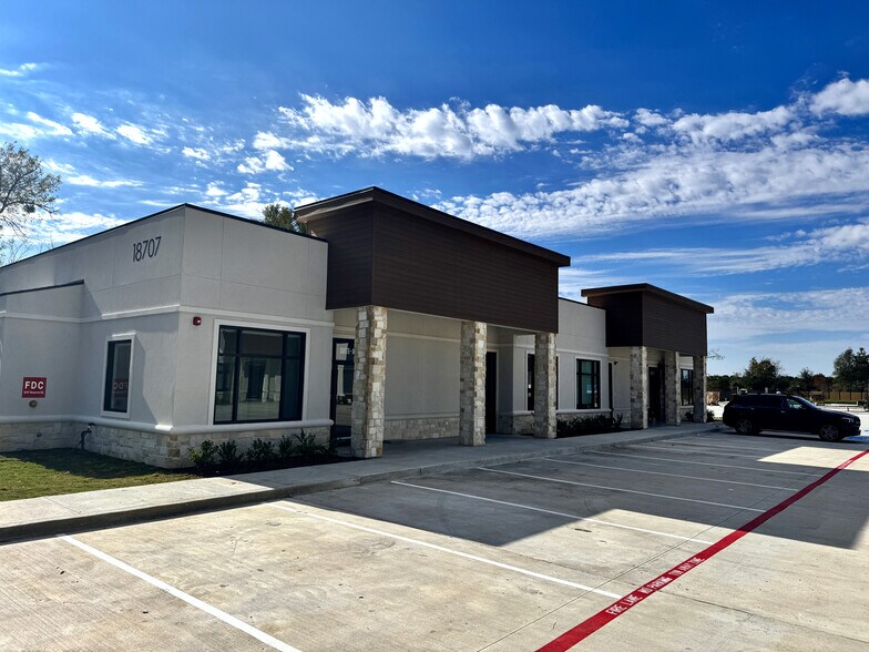 More Photos Of 18707 Mueschke Rd, Cypress Office For Lease