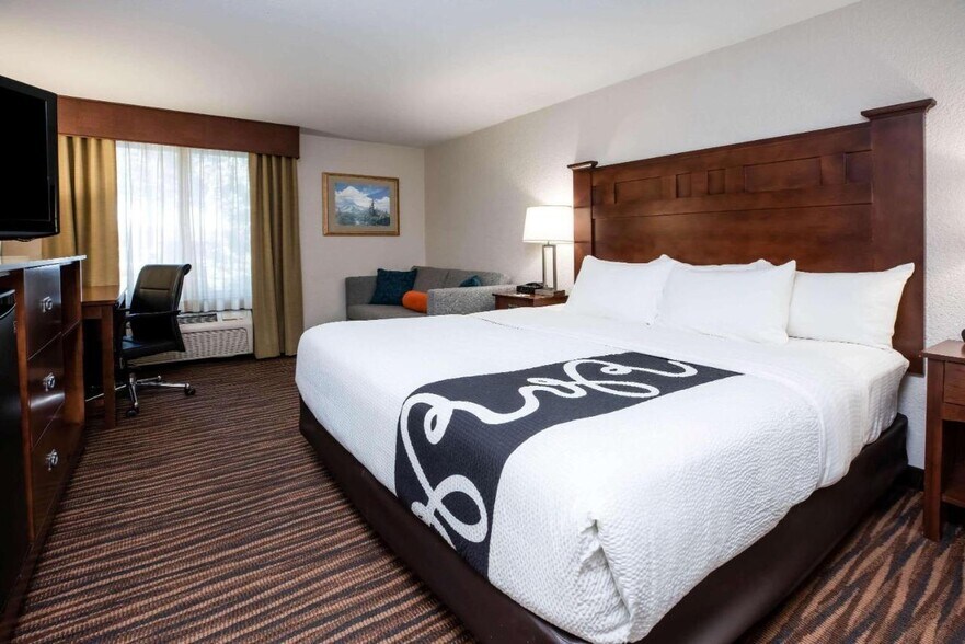 More Photos Of 61200 S Highway 97, Bend Hotel For Sale