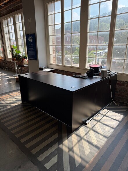 More Photos Of 209 S Wall St, Calhoun Storefront For Lease