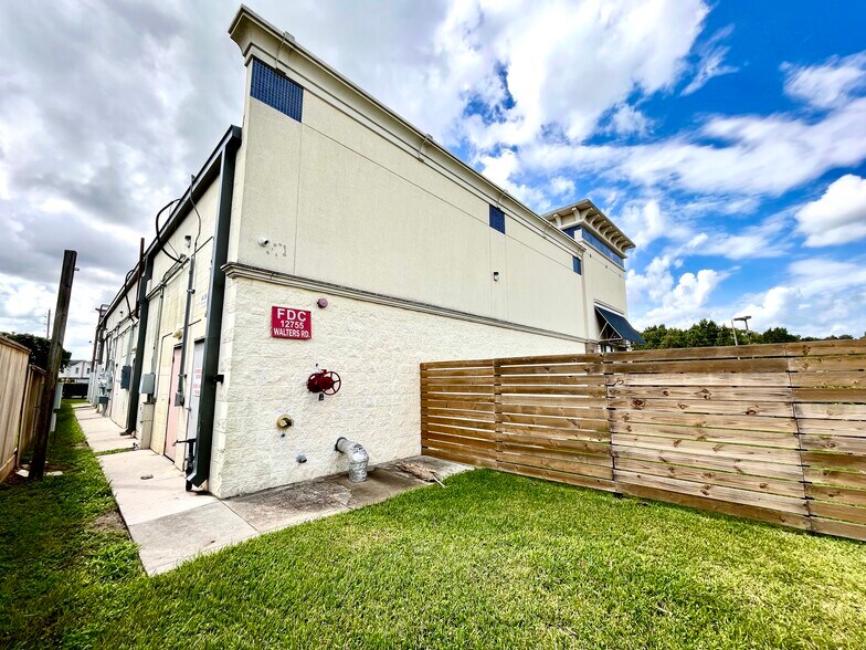 More Photos Of 12755 Walters Rd, Houston Storefront Retail Office For Lease