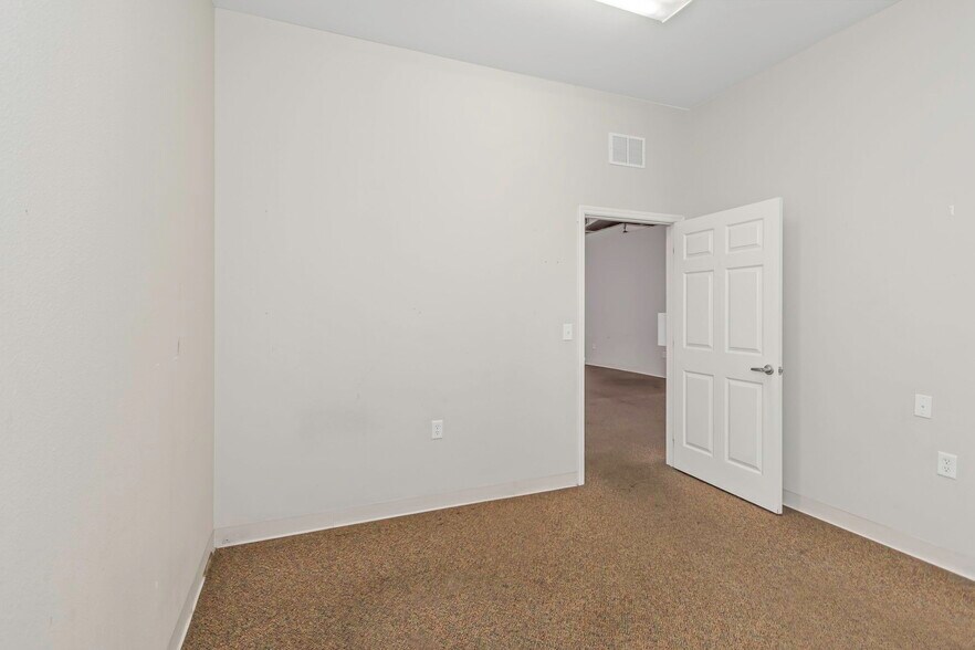 More Photos Of 16547 US Highway 19, Hudson Showroom For Lease