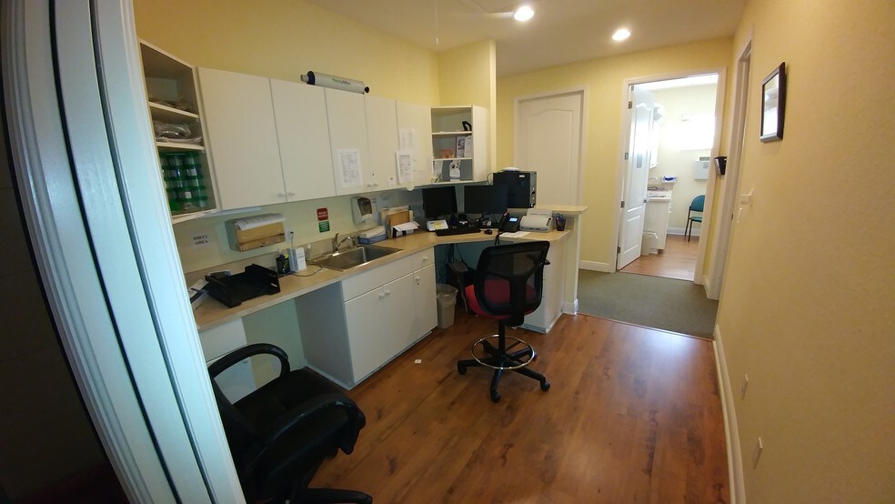 More Photos Of 530 SE 16th Pl, Cape Coral Medical For Lease