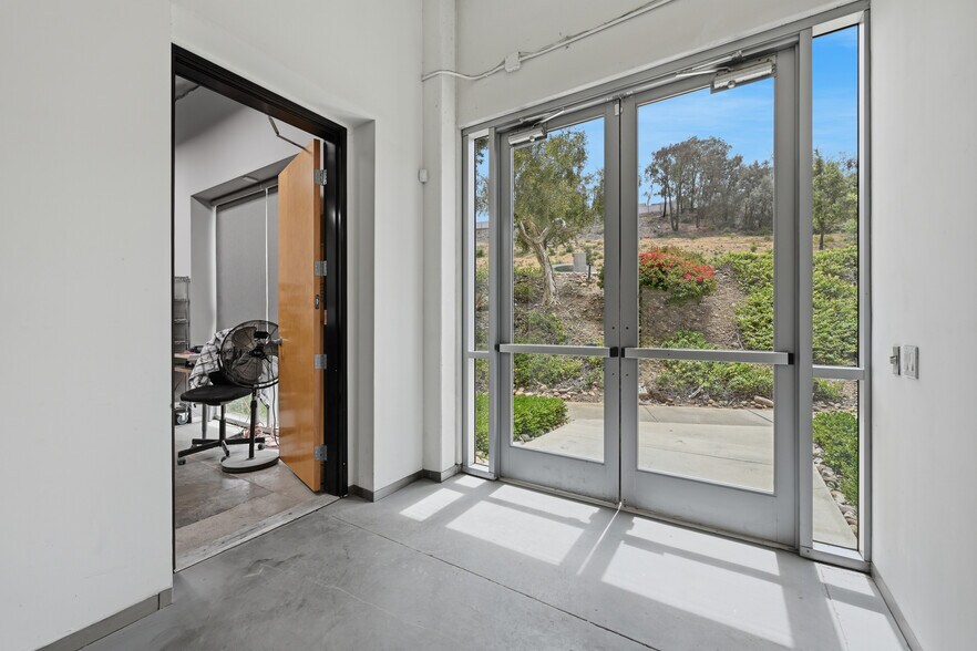 More Photos Of 8495 Redwood Creek Ln, San Diego Manufacturing For Sale
