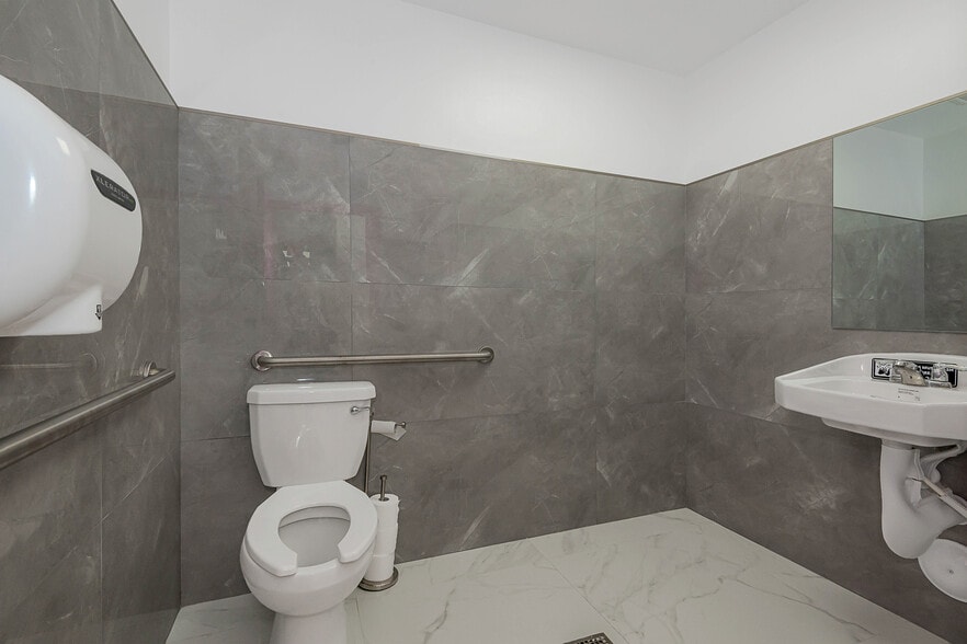 More Photos Of 1976-1992 E 4th Ave, Hialeah Storefront For Sale