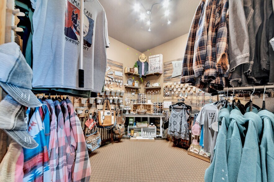 More Photos Of 710 Tenaya St, Hermosa General Retail For Sale