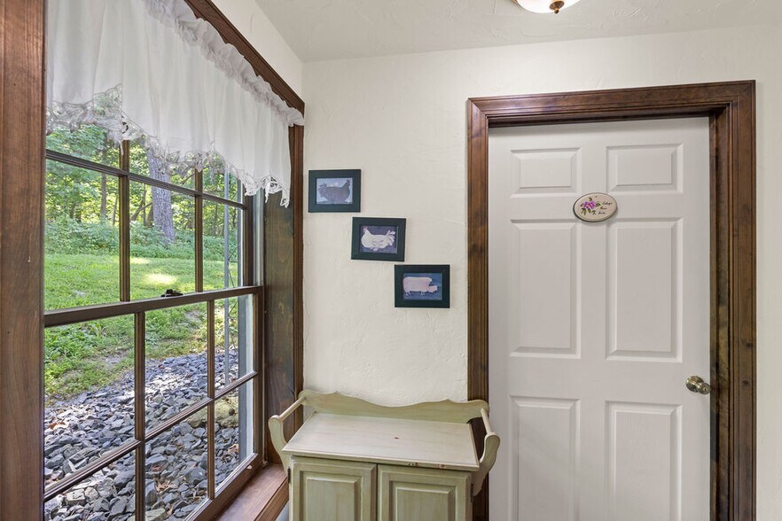 More Photos Of 40 Hospital Rd, Gettysburg Hotel For Sale