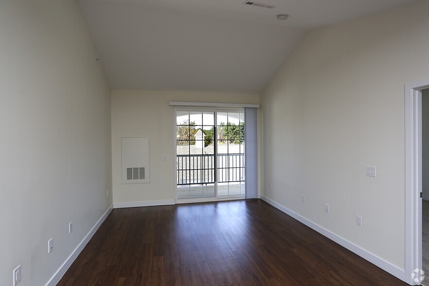 More Photos Of 4 Berry St, North Andover Apartments For Lease