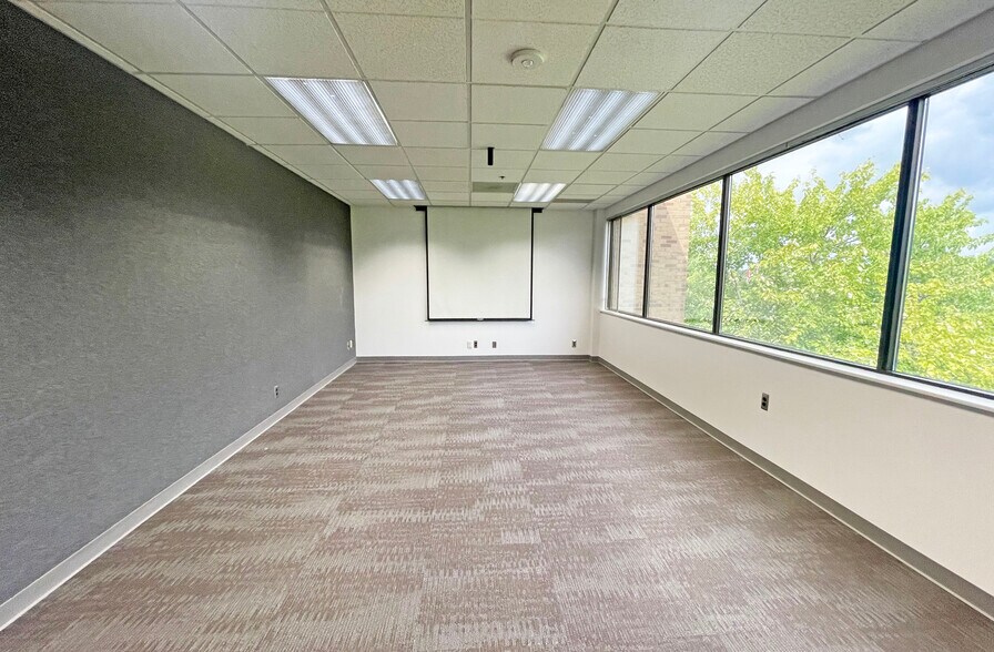 More Photos Of 950 Stephenson Hwy, Troy Loft Creative Space For Lease