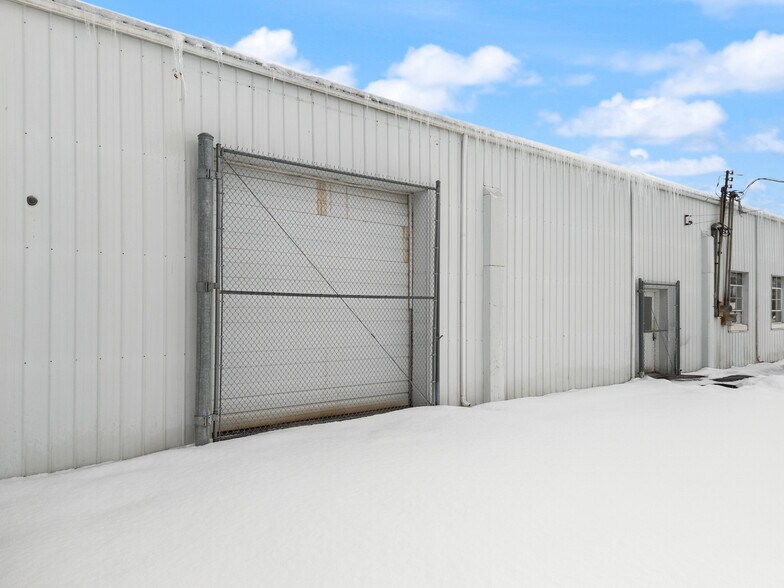 More Photos Of 677 S Cardinal Ln, Scottsburg Industrial For Sale