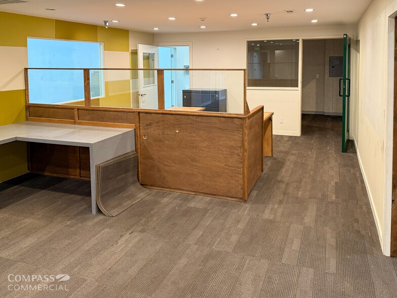 More Photos Of 2525 NE Twin Knolls Dr, Bend Light Manufacturing For Lease