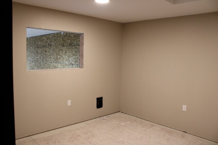 More Photos Of 61 W 465 N, Blackfoot Light Manufacturing For Lease