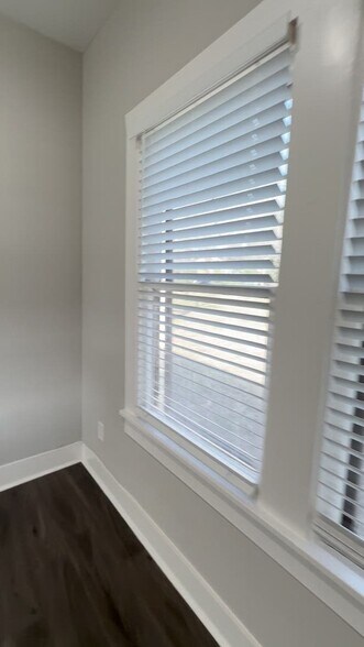 Primary Photo Of 1101 N Thompson St, Conroe Office For Lease